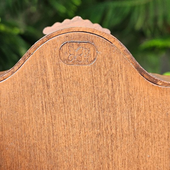 Chippendale Goebel Breakfront Cabinet 1:12 Scale - Picture 11 of 13